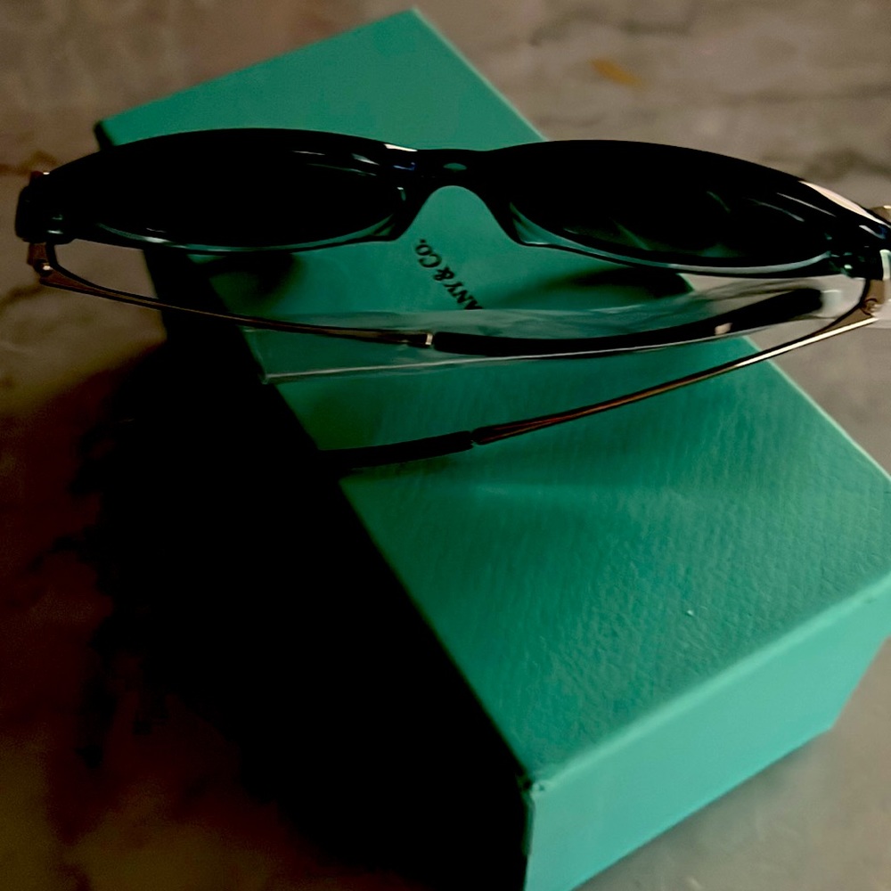 TIFFANY & CO. - Picture 5 of 10